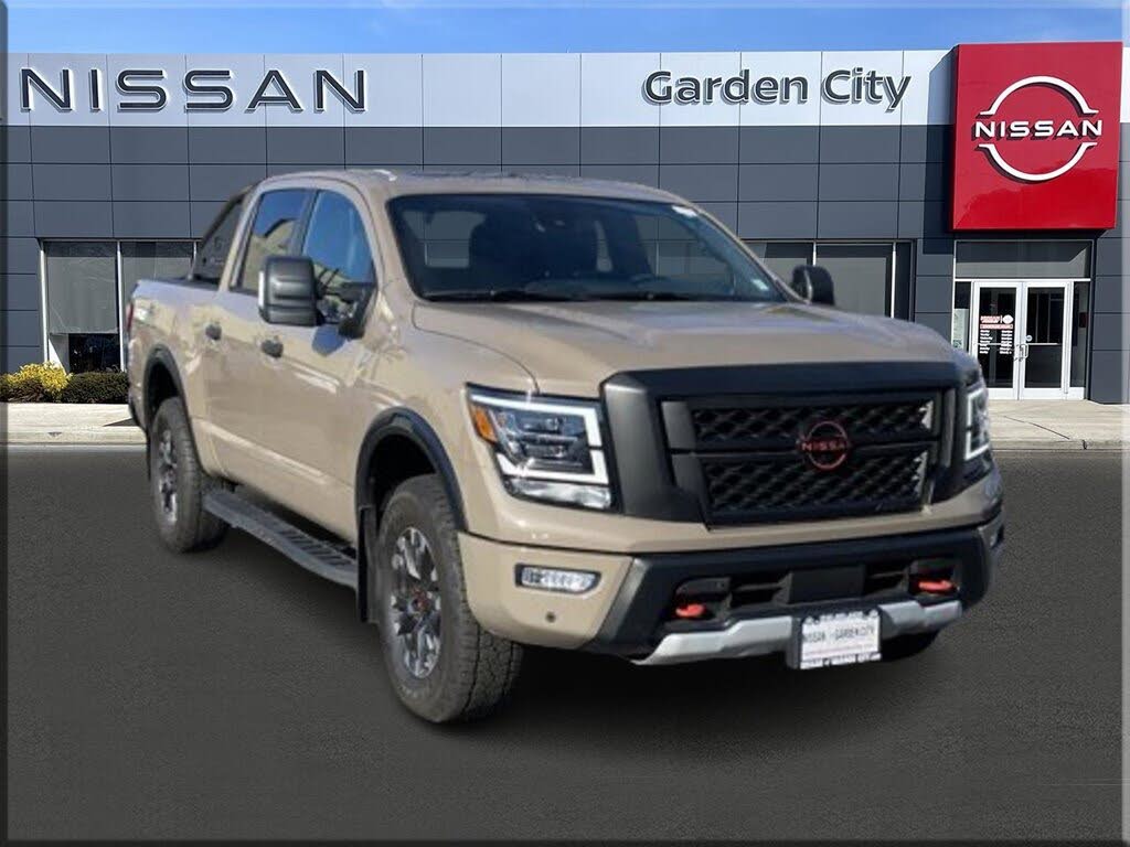 2023 Nissan Titan PRO-4X Crew Cab 4WD