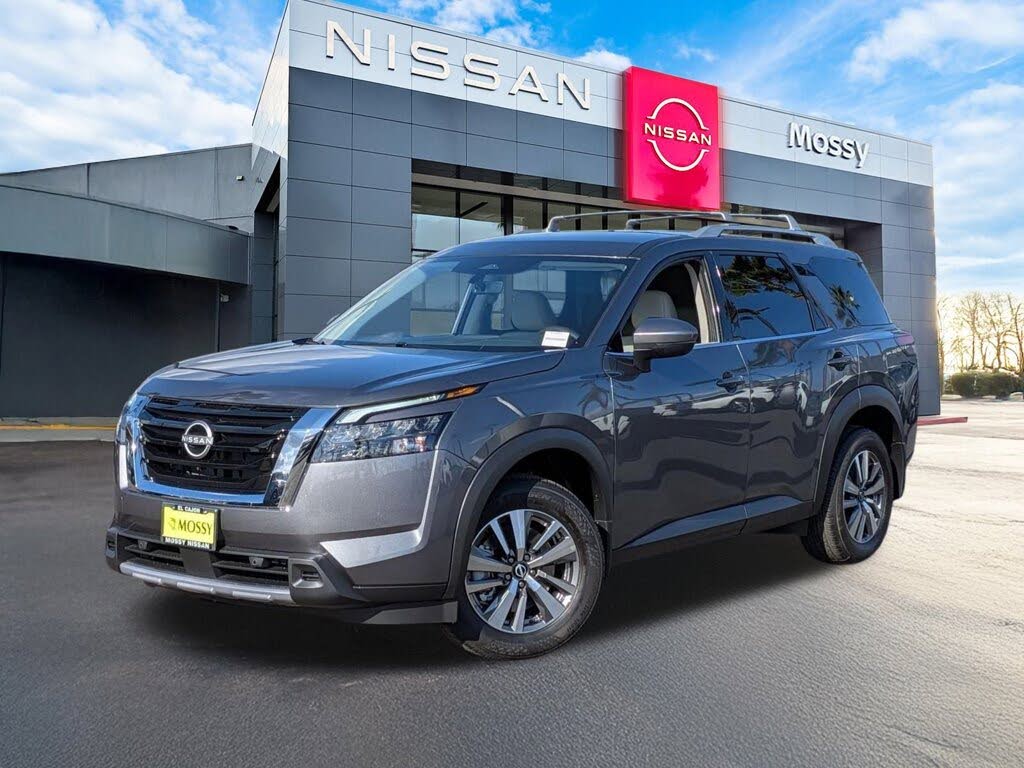 2025 Nissan Pathfinder SL FWD