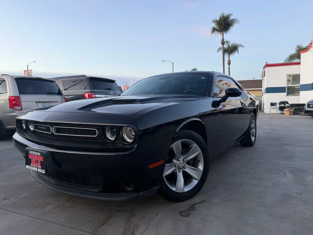 2019 Dodge Challenger SXT RWD