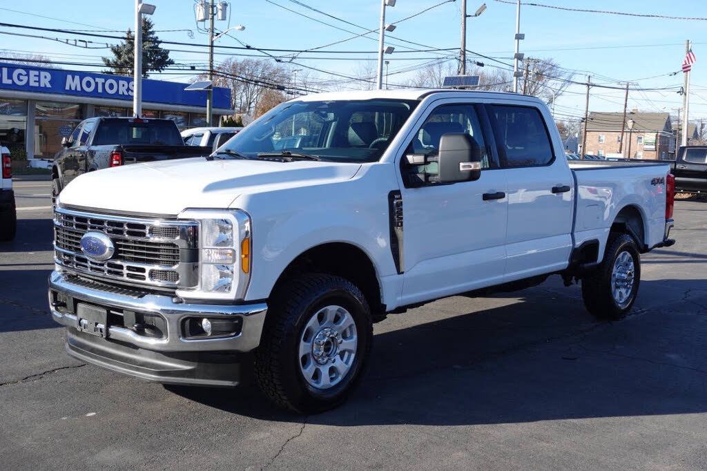 2023 Ford F-250 Super Duty XLT Crew Cab 4WD