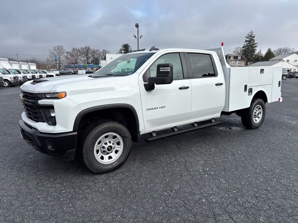 2025 Chevrolet Silverado 3500HD Chassis Work Truck Crew Cab 4WD