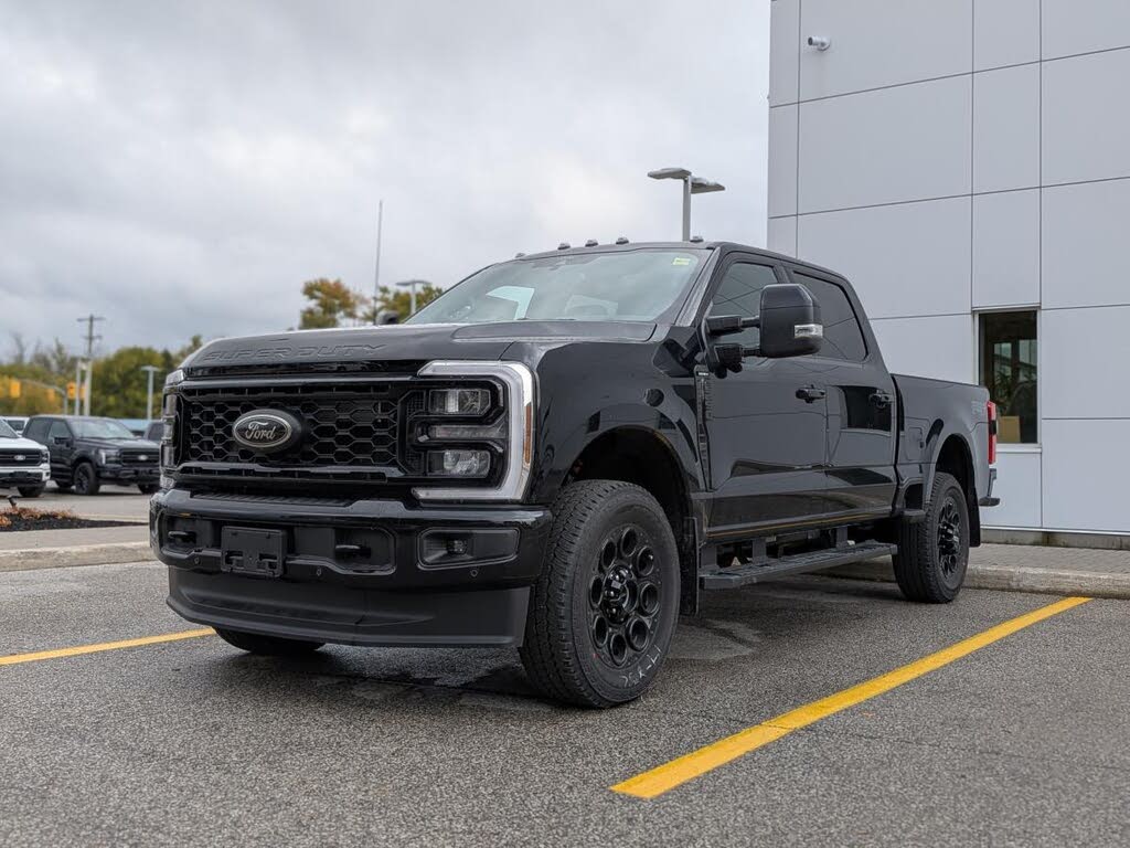 2025 Ford F-250 Super Duty Lariat Crew Cab 4WD