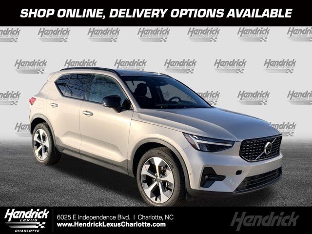 2025 Volvo XC40 B5 Plus Dark Theme AWD