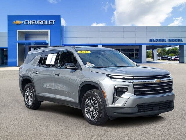 2025 Chevrolet Traverse LT FWD
