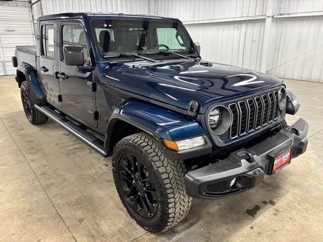 2025 Jeep Gladiator NightHawk Crew Cab 4WD