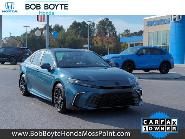 2025 Toyota Camry SE FWD