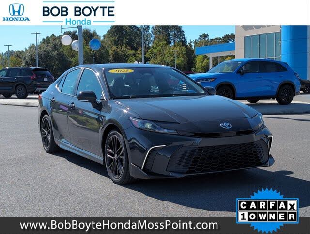 2025 Toyota Camry SE FWD