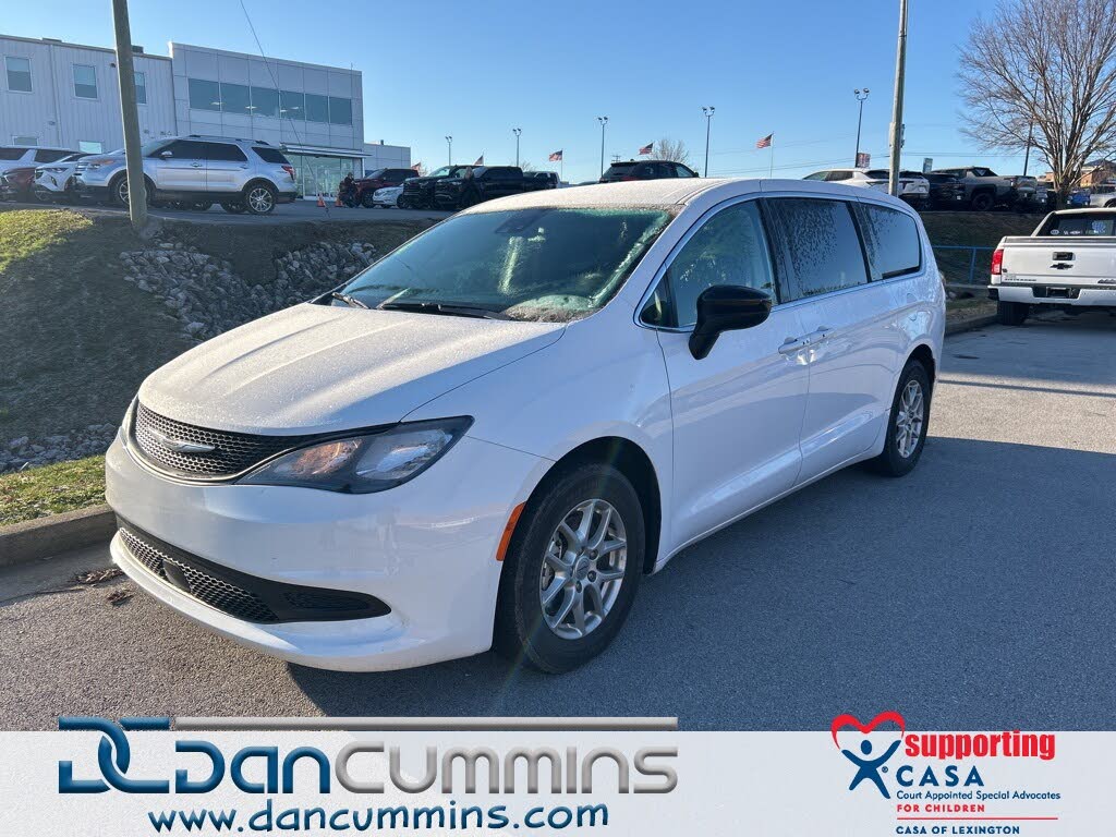 2024 Chrysler Voyager LX FWD