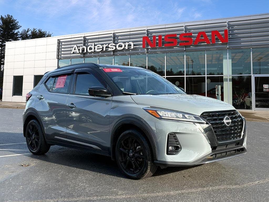 2023 Nissan Kicks SR FWD