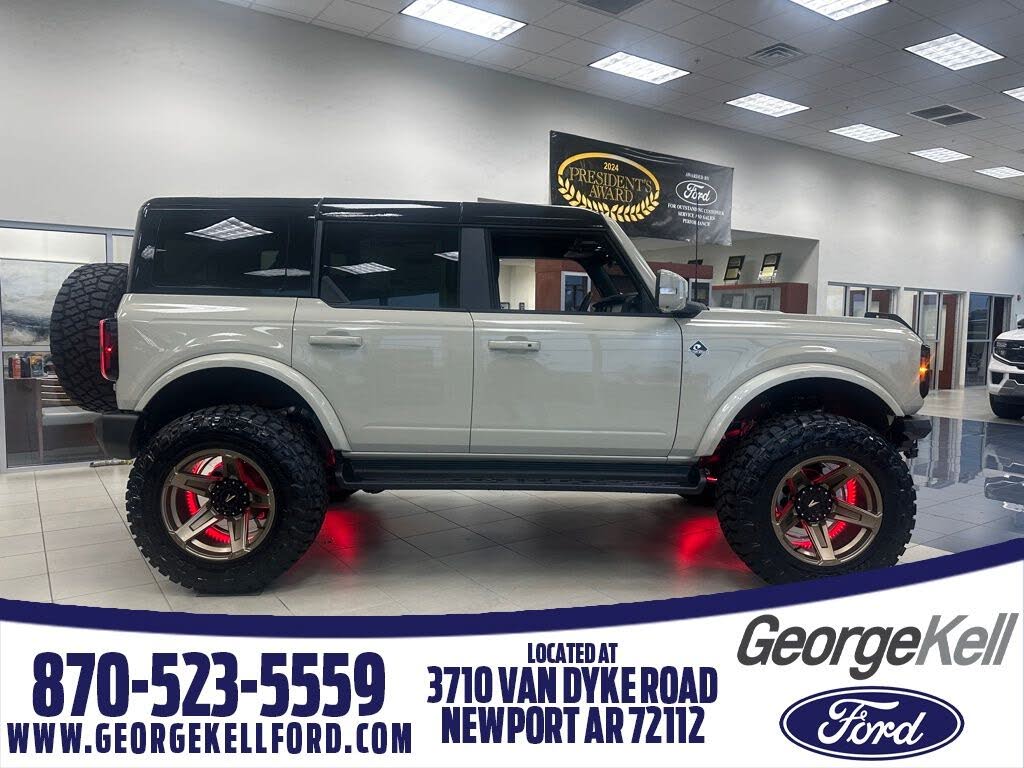 2025 Ford Bronco Outer Banks 4-Door 4WD