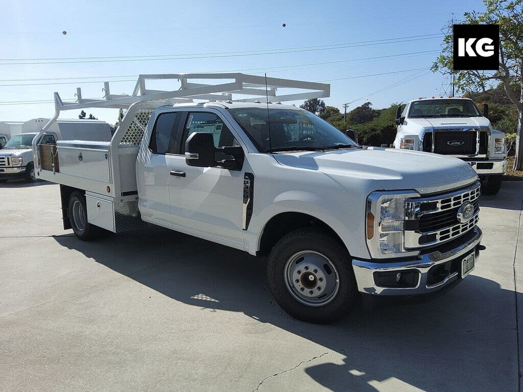 2026 Ford F-350 Super Duty Chassis XL SuperCab DRW RWD