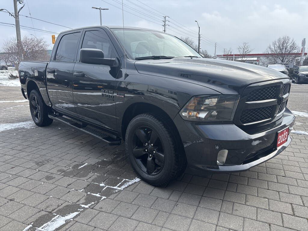 RAM 1500 Classic Express Crew Cab 4WD 2023