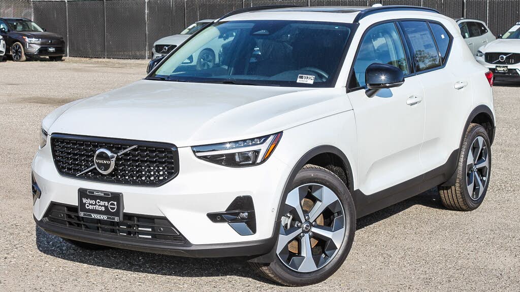 2026 Volvo XC40 B5 Plus AWD