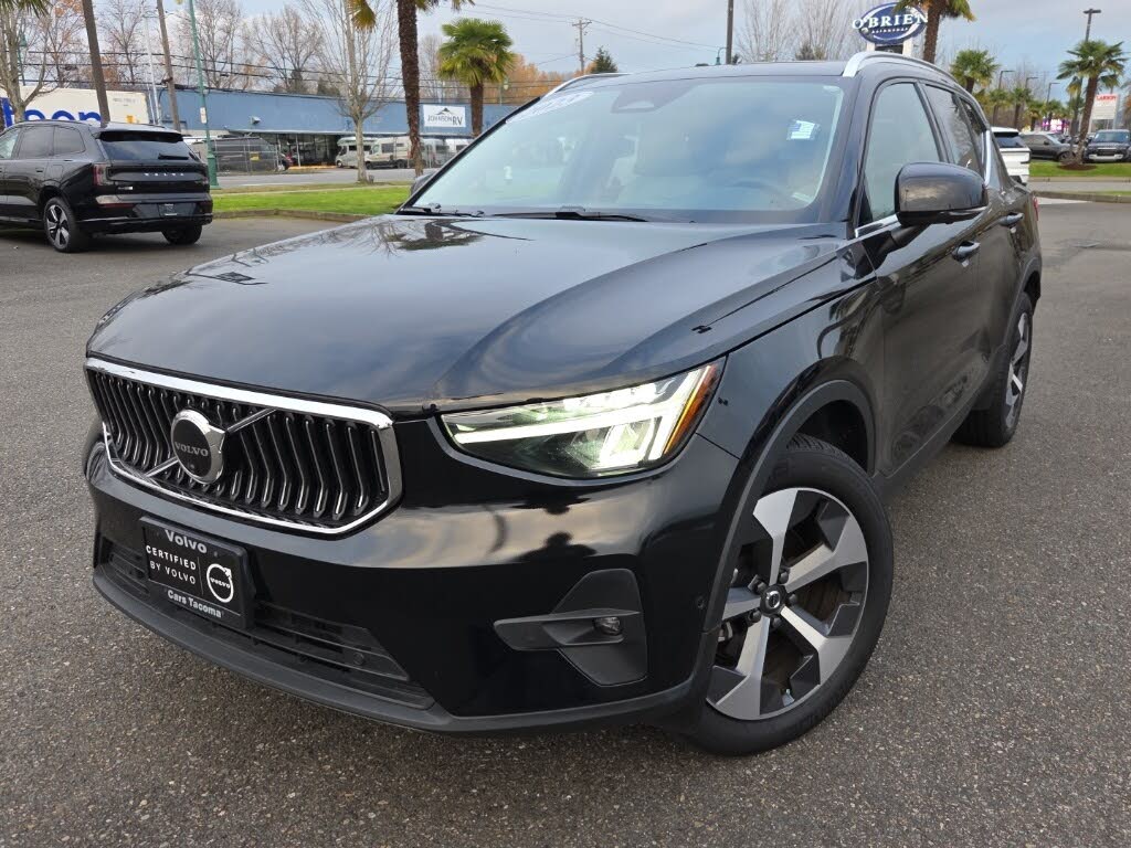2023 Volvo XC40 B5 Plus Bright Theme AWD