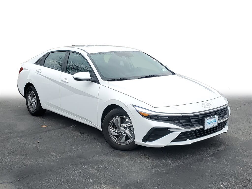 2025 Hyundai Elantra SE FWD