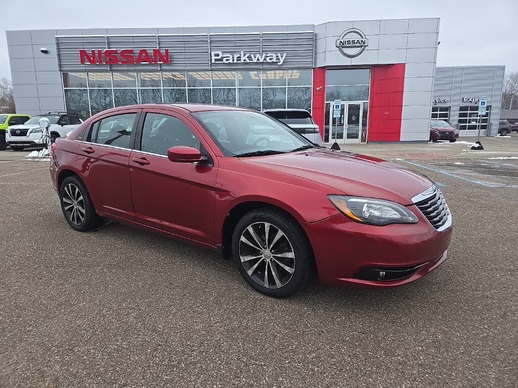 2011 Chrysler 200 S Sedan FWD