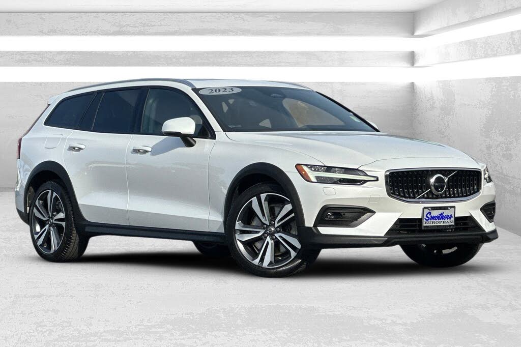 2023 Volvo V60 Cross Country B5 Plus AWD