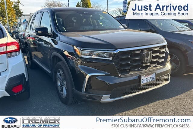 2024 Honda Pilot EX-L AWD with Captains Chairs