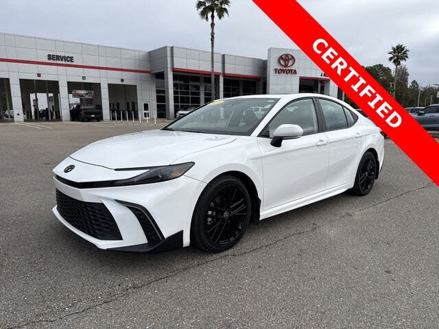 2025 Toyota Camry SE FWD