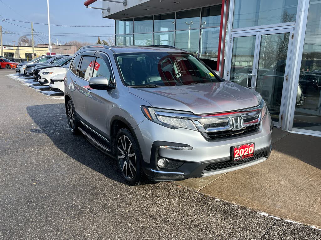 2020 Honda Pilot Touring AWD with Rear Captain's Chairs