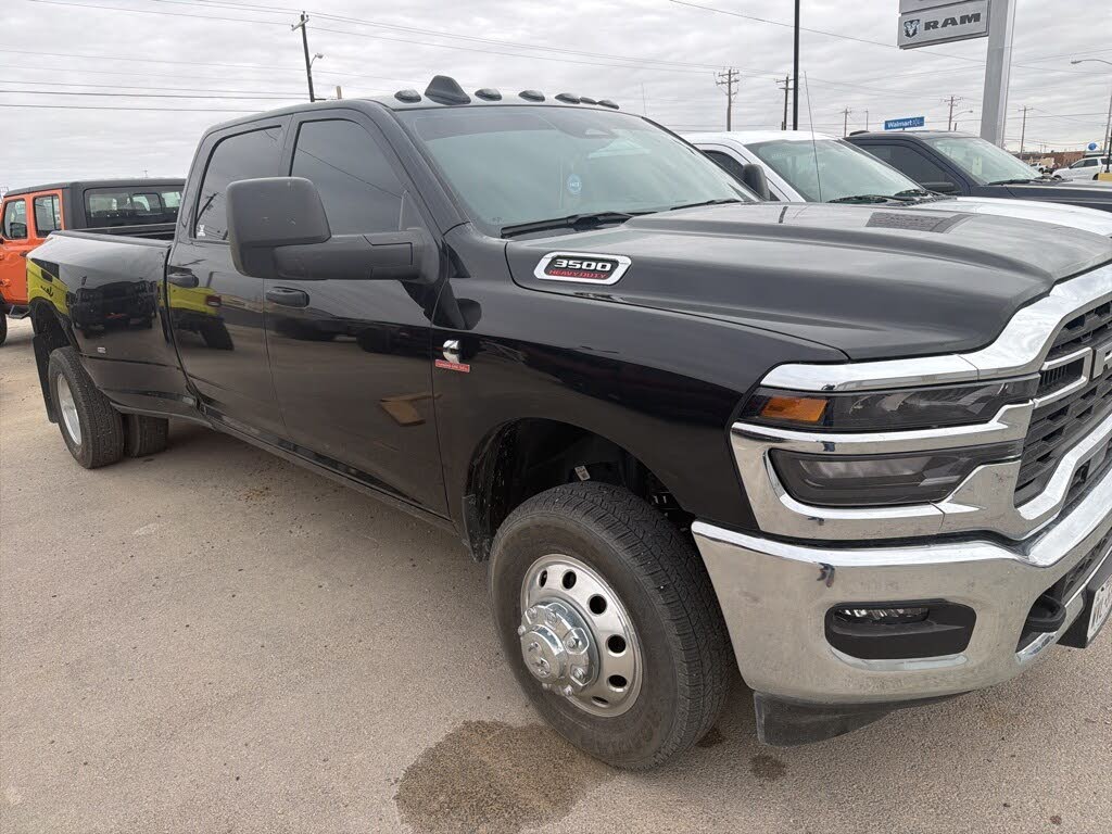 2025 RAM 3500 Tradesman Crew Cab LB DRW 4WD