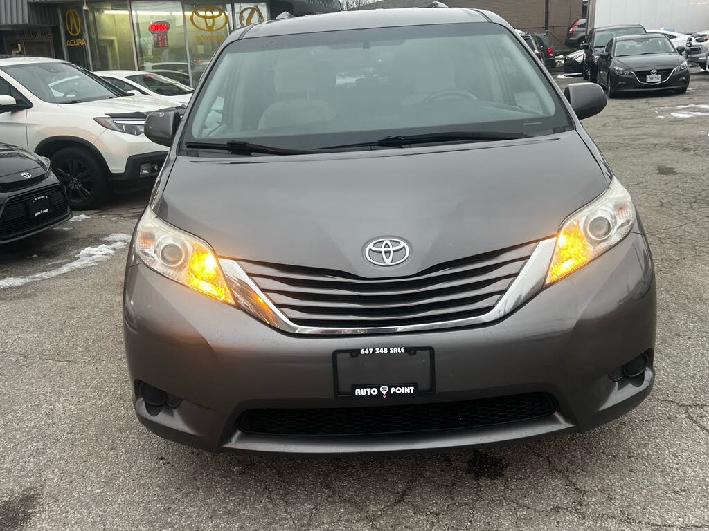 Toyota Sienna LE 7-Passenger AWD 2017