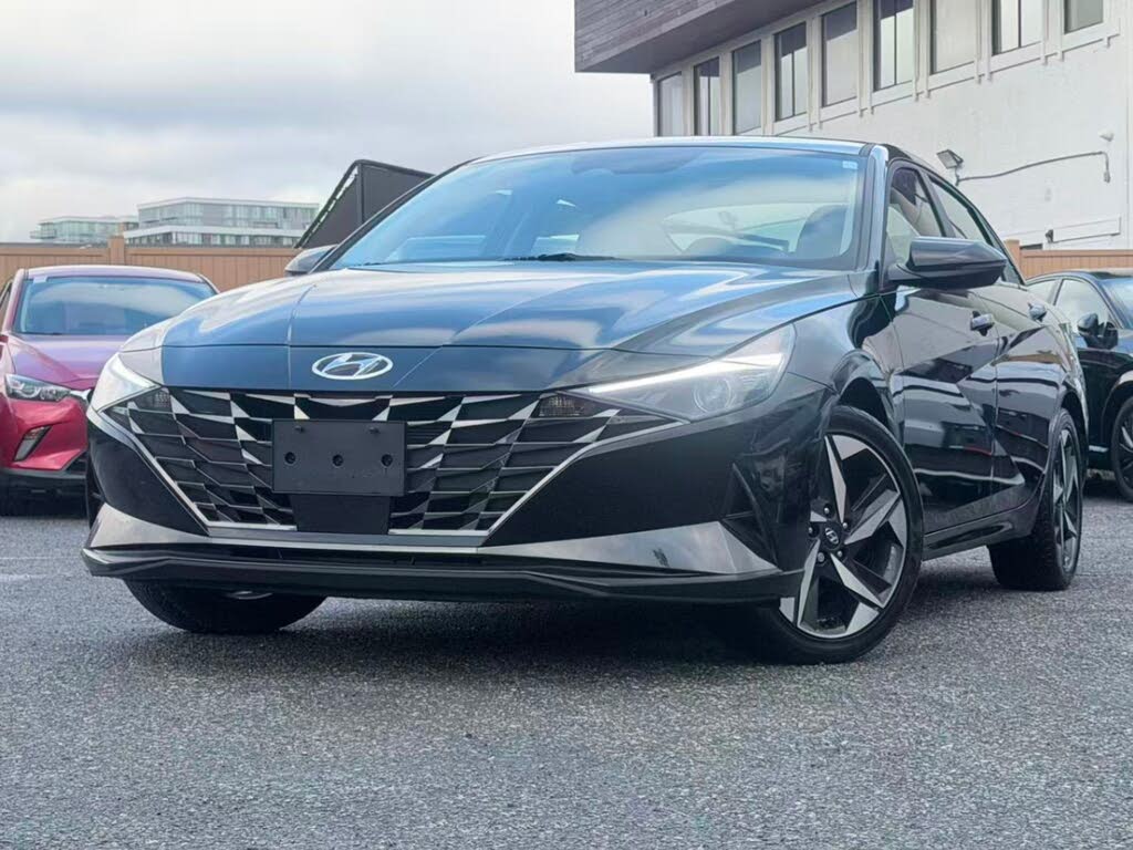 2023 Hyundai Elantra Luxury FWD