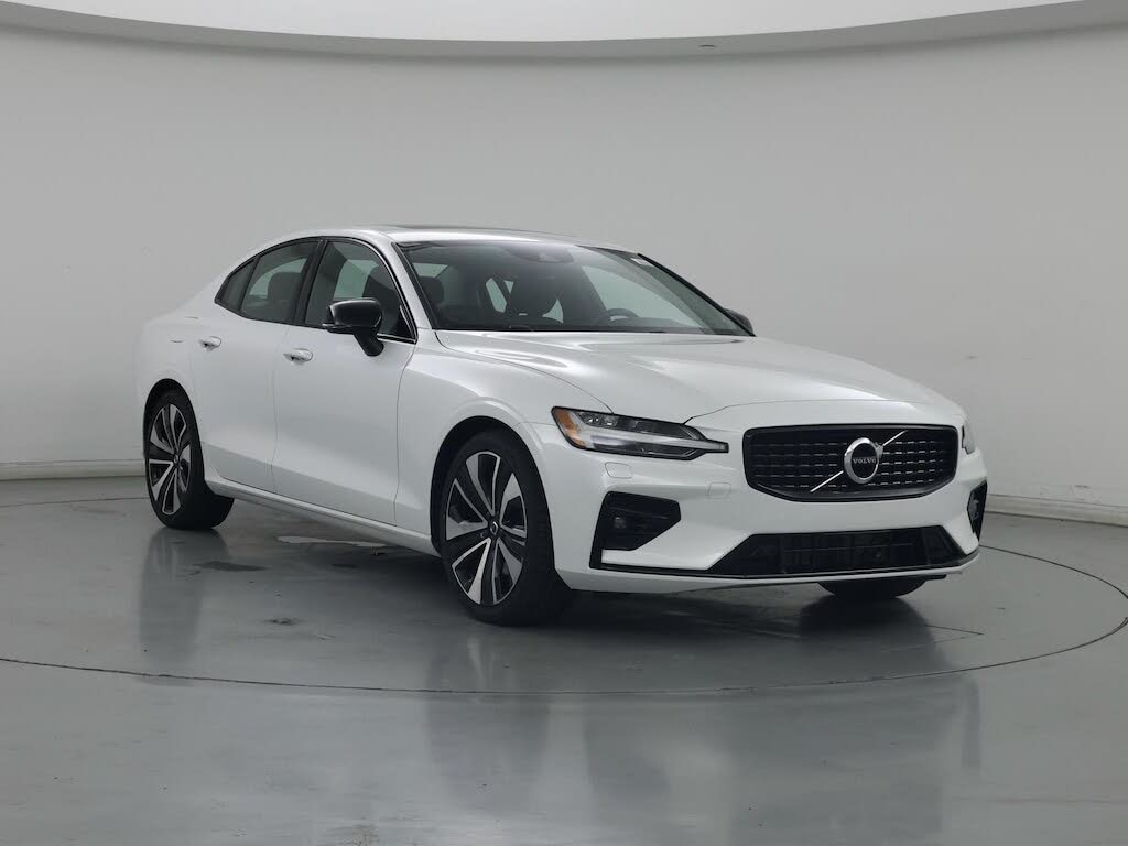 2022 Volvo S60 B5 Momentum AWD