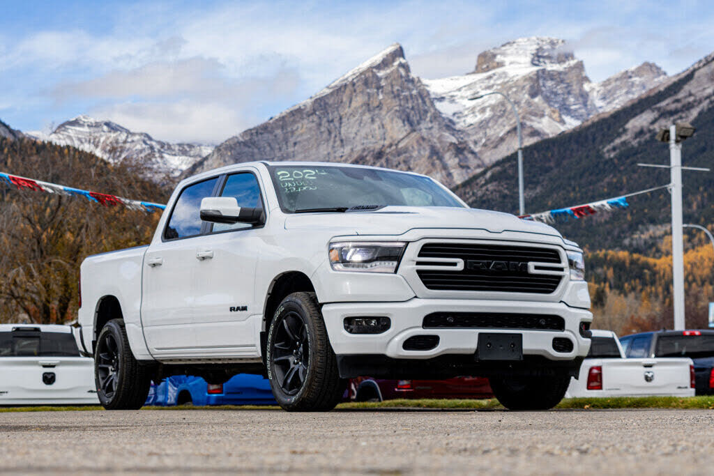 RAM 1500 Sport Crew Cab 4WD 2024