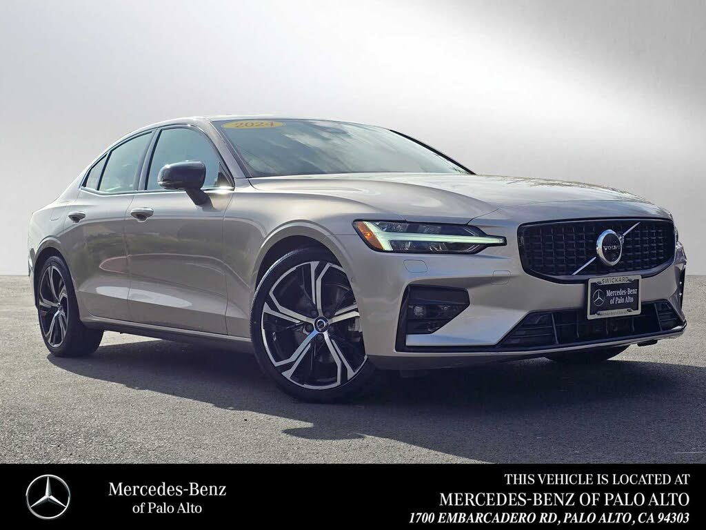 2024 Volvo S60 B5 Plus Dark Theme FWD