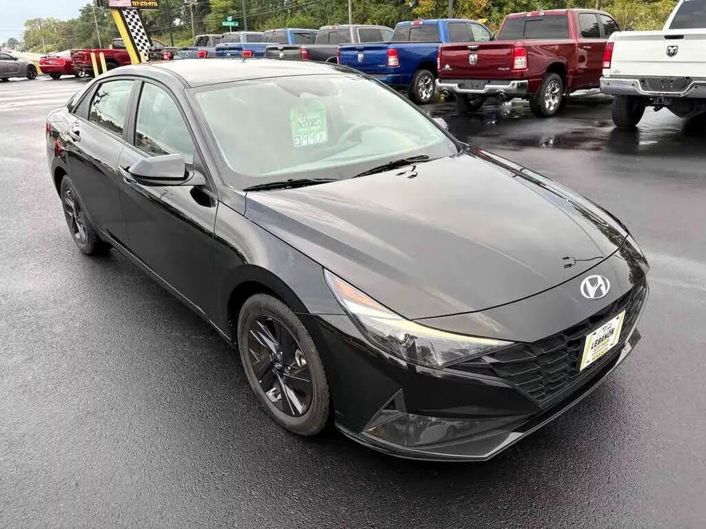 2022 Hyundai Elantra SEL FWD