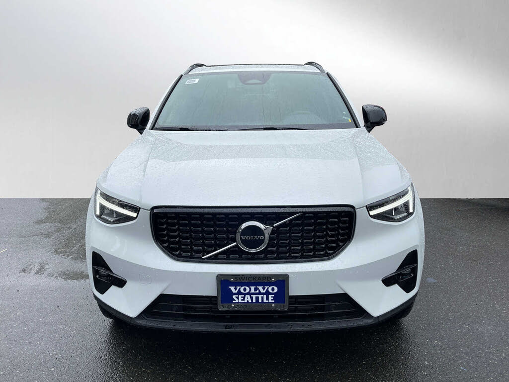 2023 Volvo XC40 B5 Plus Dark Theme AWD