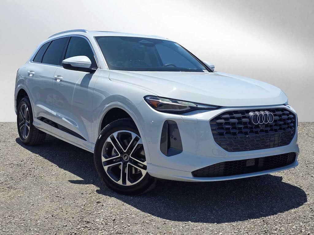 2025 Audi Q5 quattro Premium 40 TFSI