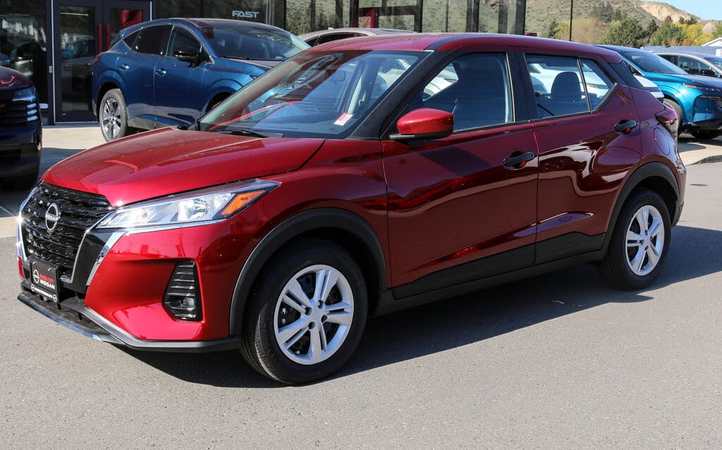 2025 Nissan Kicks Play S FWD