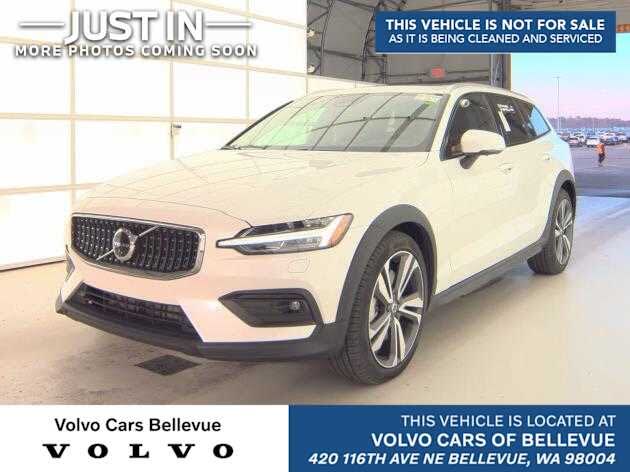2025 Volvo V60 Cross Country B5 Plus AWD