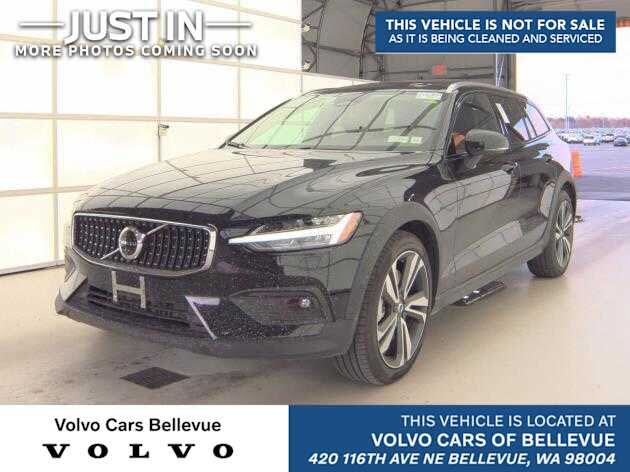 2025 Volvo V60 Cross Country B5 Plus AWD