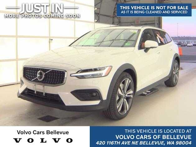 2025 Volvo V60 Cross Country B5 Plus AWD