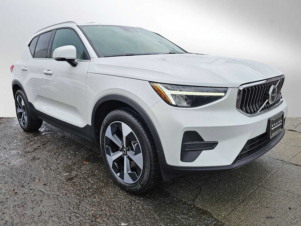 2025 Volvo XC40 B5 Core Bright Theme AWD