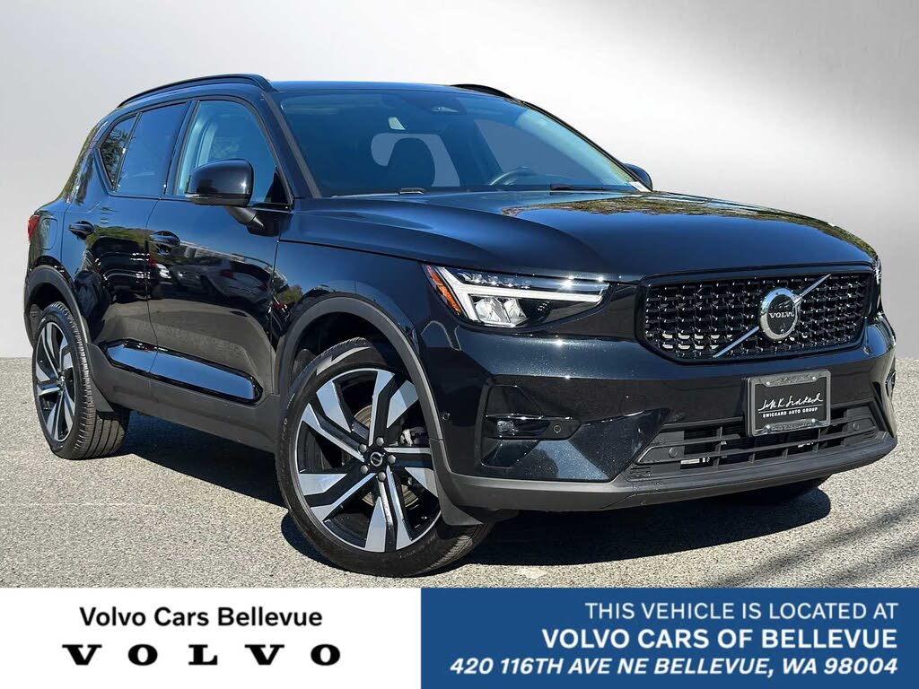 2025 Volvo XC40 B5 Plus Dark Theme AWD