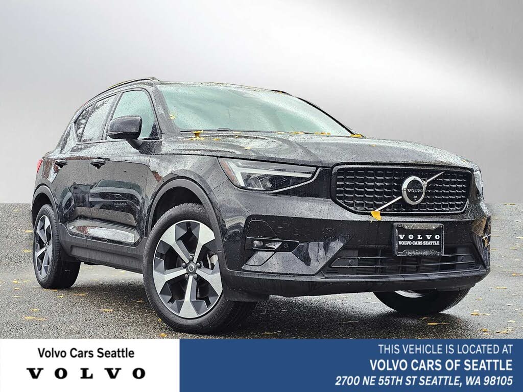 2025 Volvo XC40 B5 Plus Dark Theme AWD