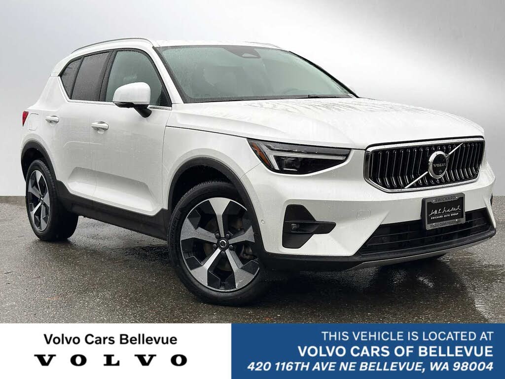 2025 Volvo XC40 B5 Plus Bright Theme AWD