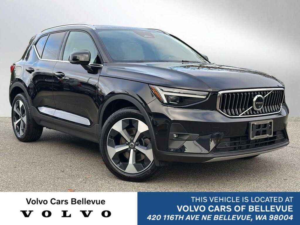 2025 Volvo XC40 B5 Plus Bright Theme AWD