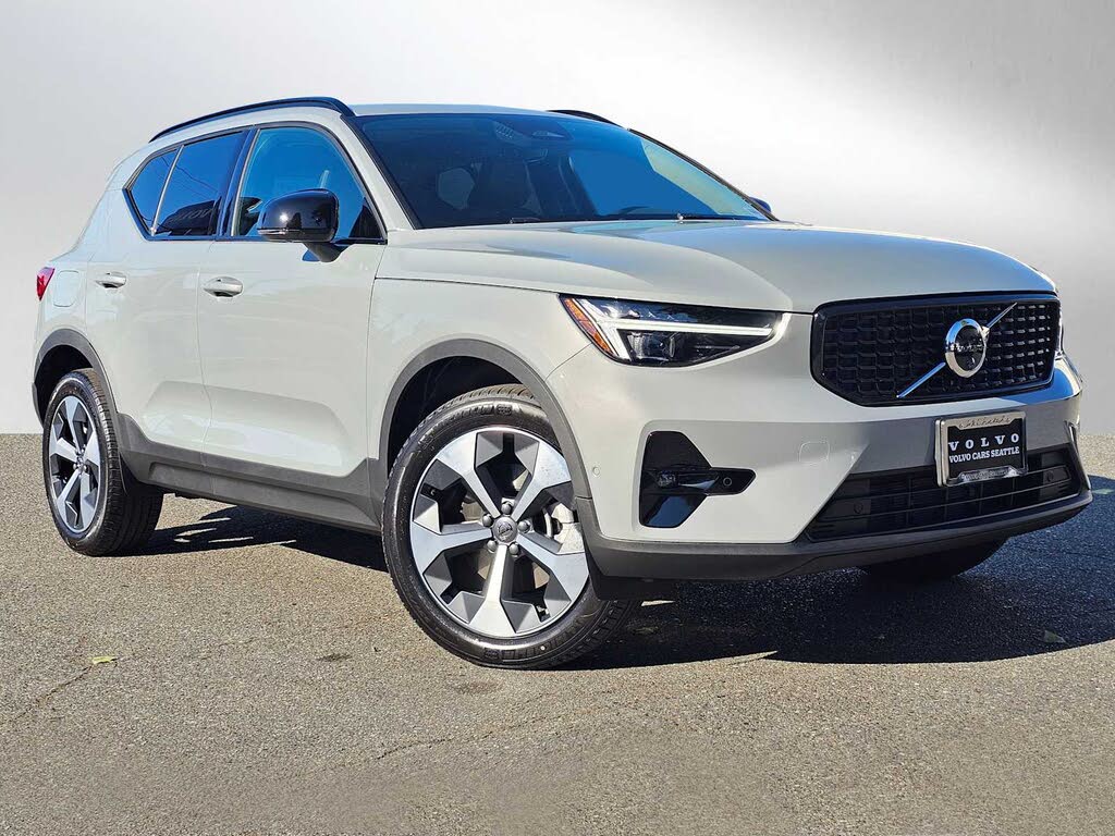 2026 Volvo XC40 B5 Plus AWD
