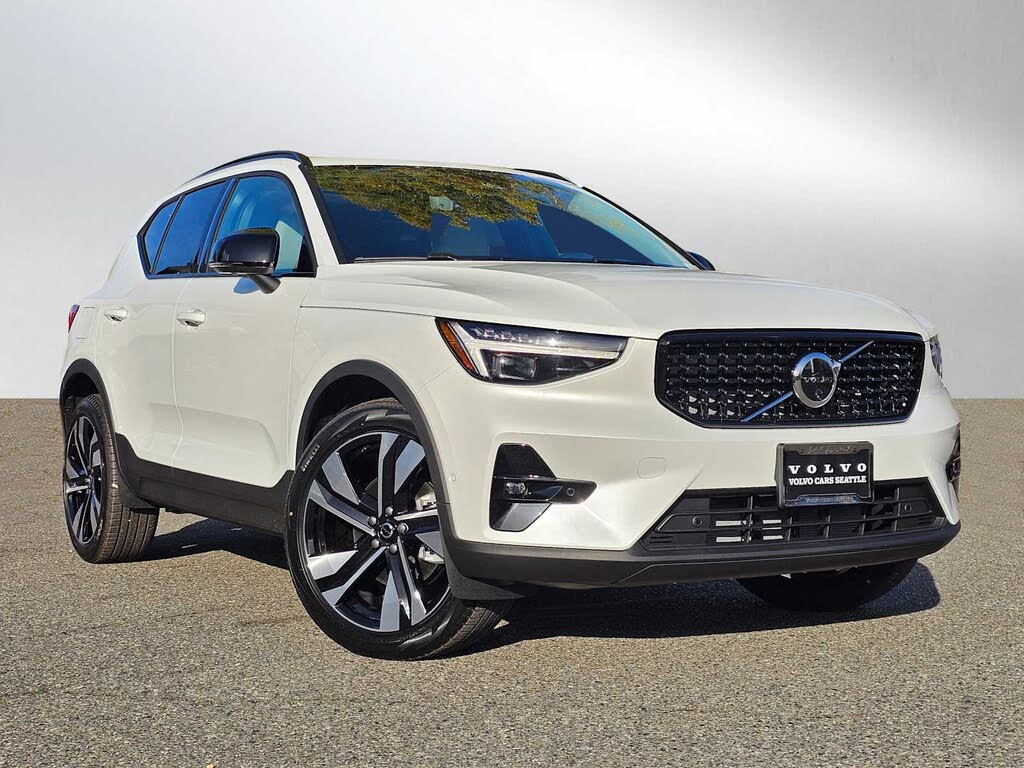 2026 Volvo XC40 B5 Plus AWD