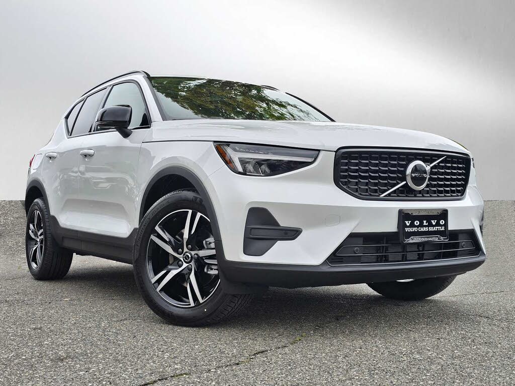 2026 Volvo XC40 B5 Core AWD