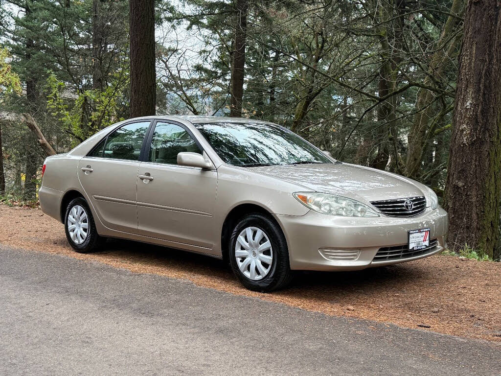 2005 Toyota Camry LE FWD