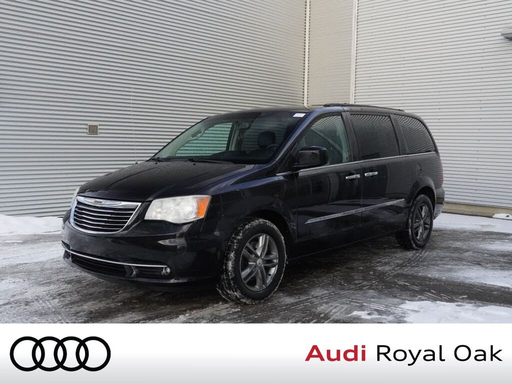 Chrysler Town & Country Touring-L FWD 2014
