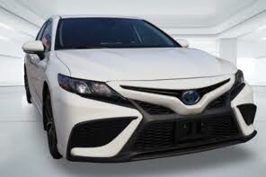 Toyota Camry Hybrid SE FWD