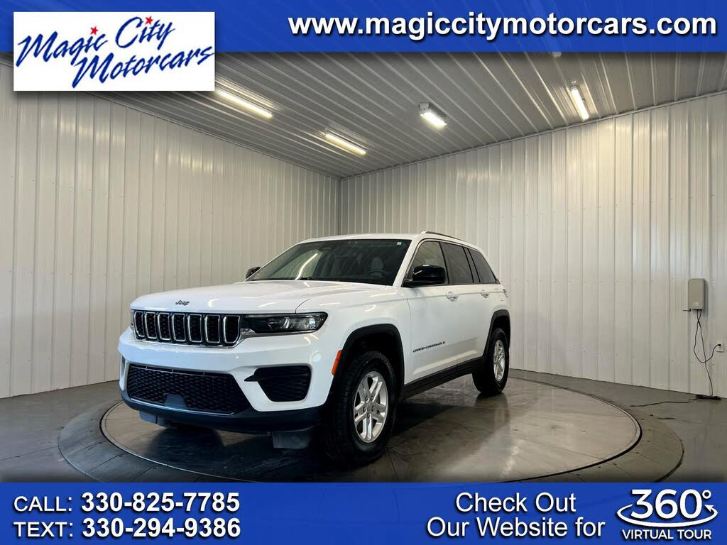 2023 Jeep Grand Cherokee Laredo 4WD