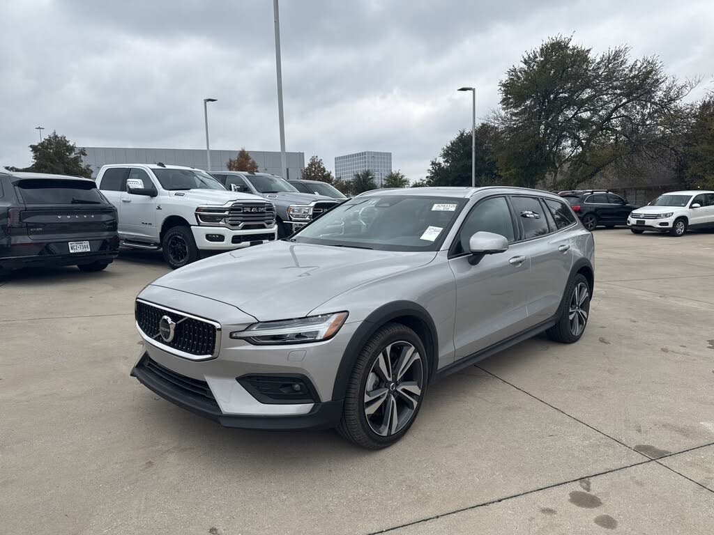 2025 Volvo V60 Cross Country B5 Plus AWD